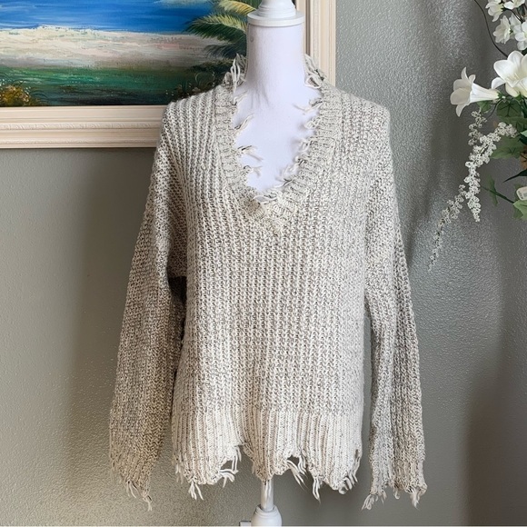 Vistique V-neck Frayed Sweater Size Medium - Picture 16 of 17